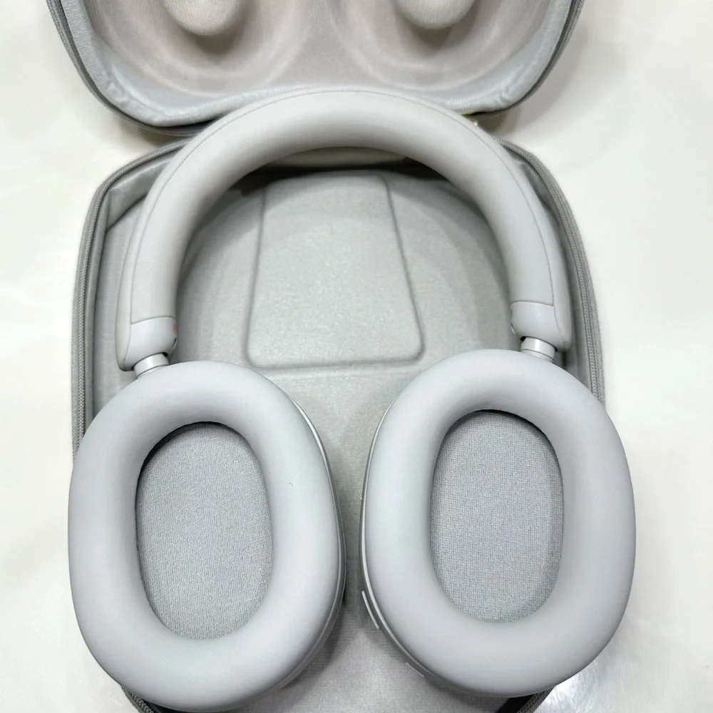 Sony WH1000xm5 Wireless Noise Canceling Headphones in White + Carrying Case XM5